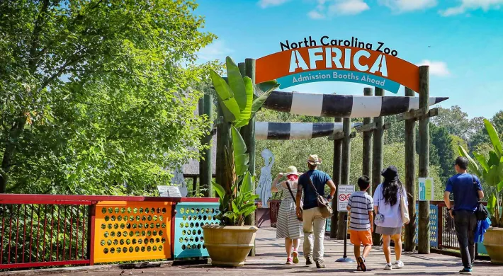 Guests arriving at Zoo Africa Entrance